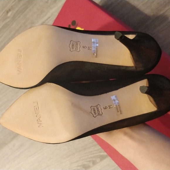 Black pointed toe pumps / heels - Picture 6 of 6